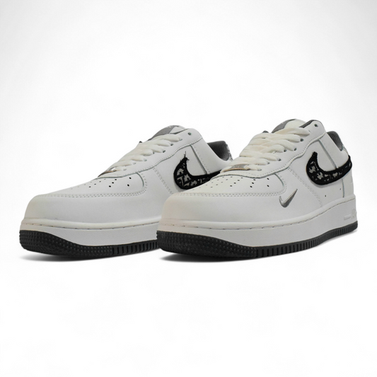 A!r Force 1 D!or White - Black Stipe