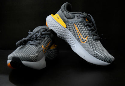 Nike ZoomX Invincible Run Flyknit 2 (Grey)